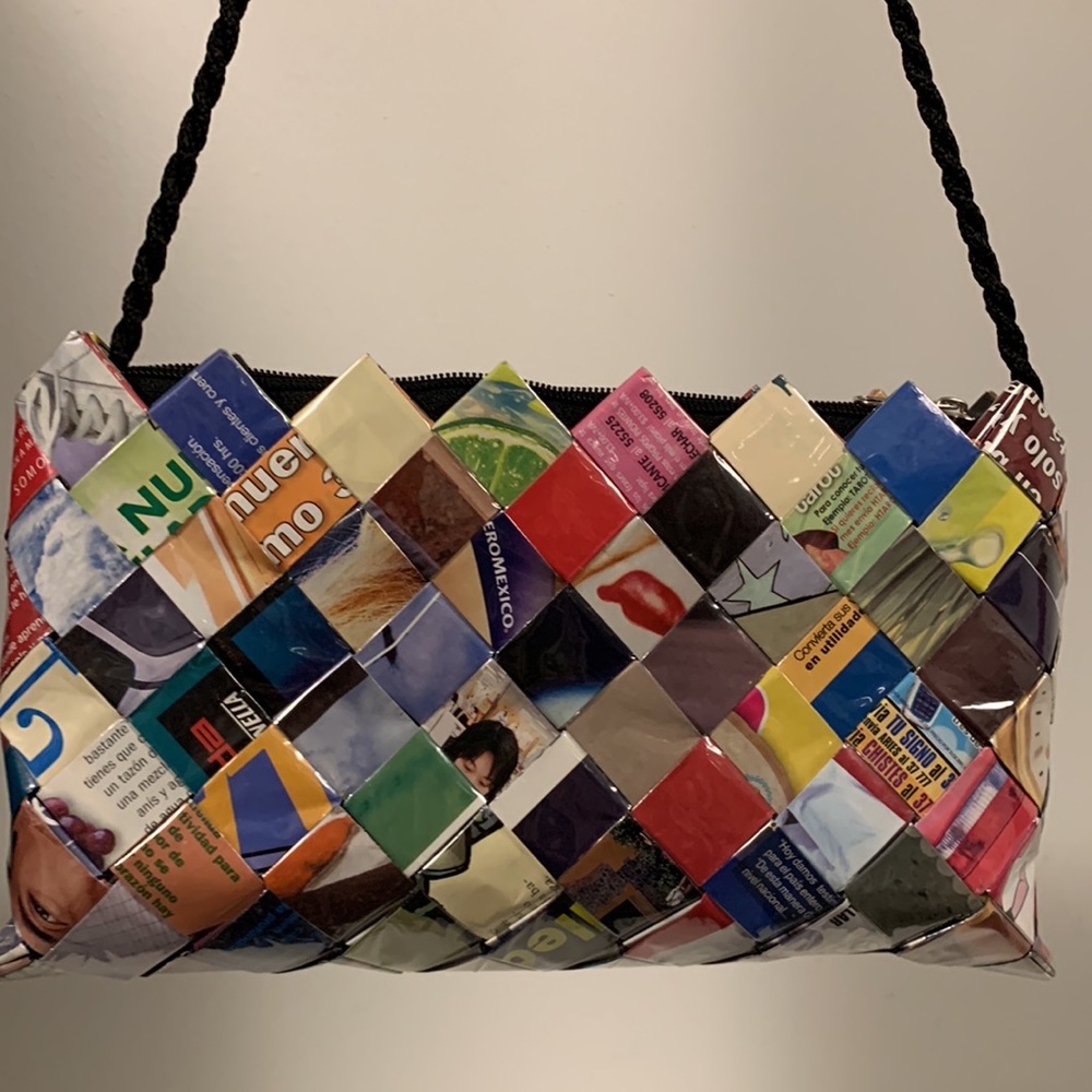 Magazine ads Print shoulder/clutch handbag. Excellent Condition. Never used
